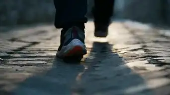 特写4下载脚步特写0下载皮鞋走路-上台阶-行走的脚步特写8下载跋涉