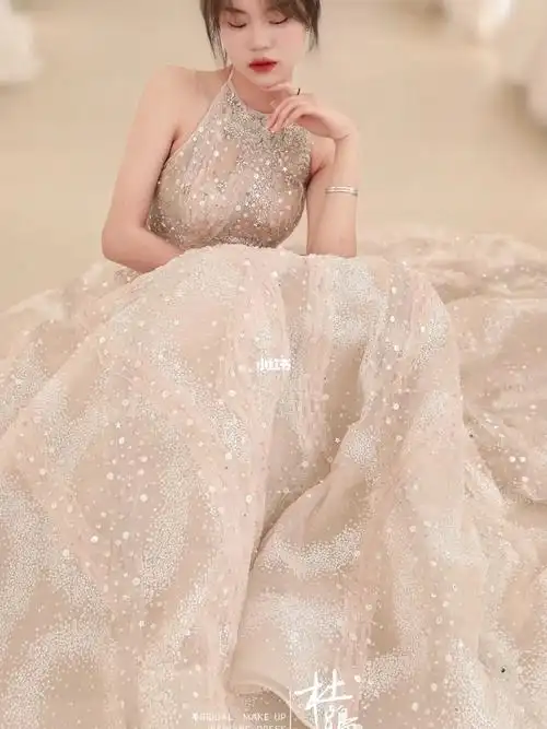 台州杜鹃婚纱造型: 设计灵感来自彩虹96折射出的微光78 她有一个