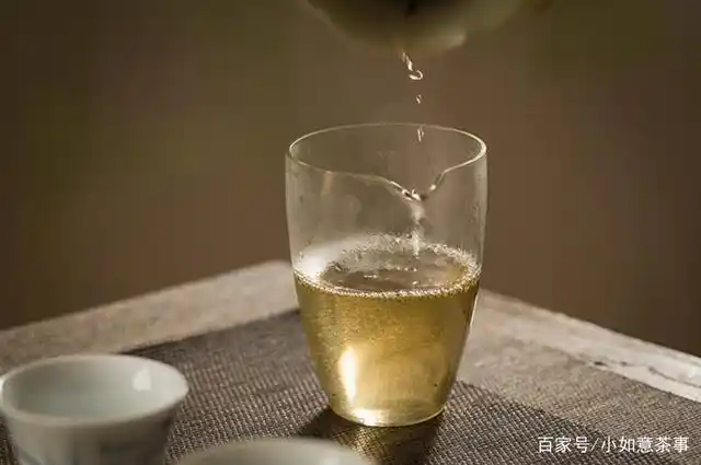 白毫银针冲泡出来很多茶毫