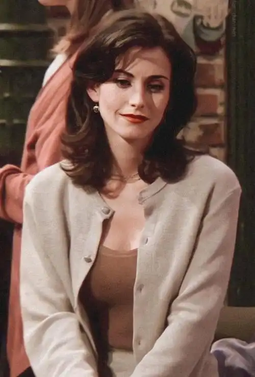 老友记中莫妮卡的职场穿搭二十多年后依旧很时髦