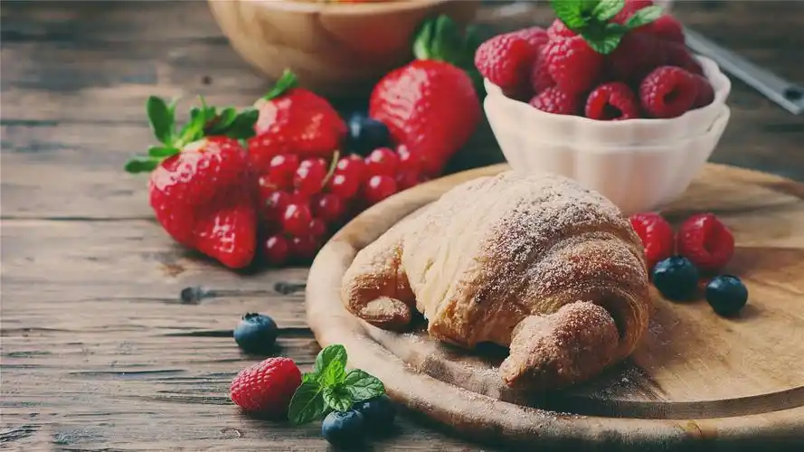 美味可颂面包高清桌面壁纸_美食壁纸_壁纸下载_美桌网