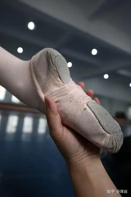 在特别脏的地面上练跆拳道,可不可以赤脚?