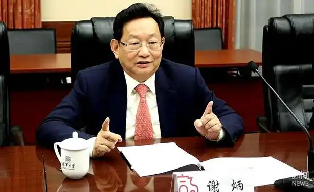 最富95后这个潮汕小伙家族富过四代一夜之间拿到300亿港元股票