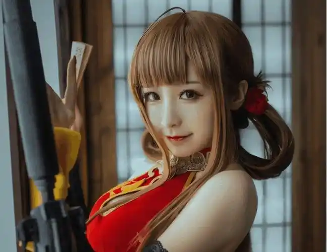 少女前线:dsr-50红牡丹cos,笑容像极了游戏中的红牡丹!
