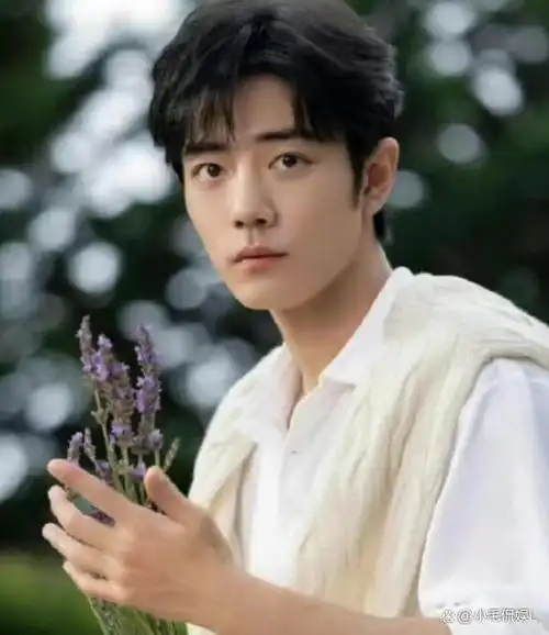 肖战杨紫当年摸头杀照片曝光!这表情说没事儿,网友不