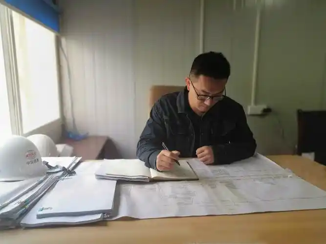 以"匠心"筑就品质——记西南公司2019年度"新十大工匠"花祺