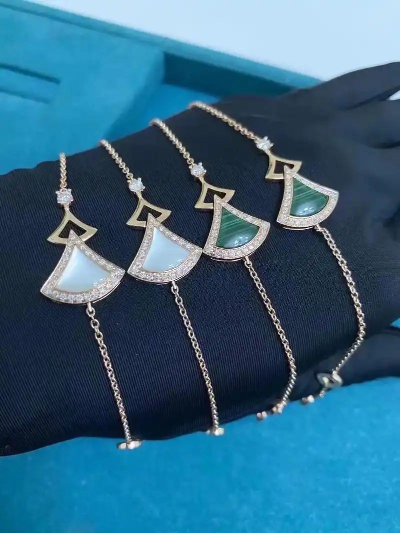 分享一下宝格丽bv新款裙子手链.喜欢的可以一起交流#宝格丽手 - 抖音