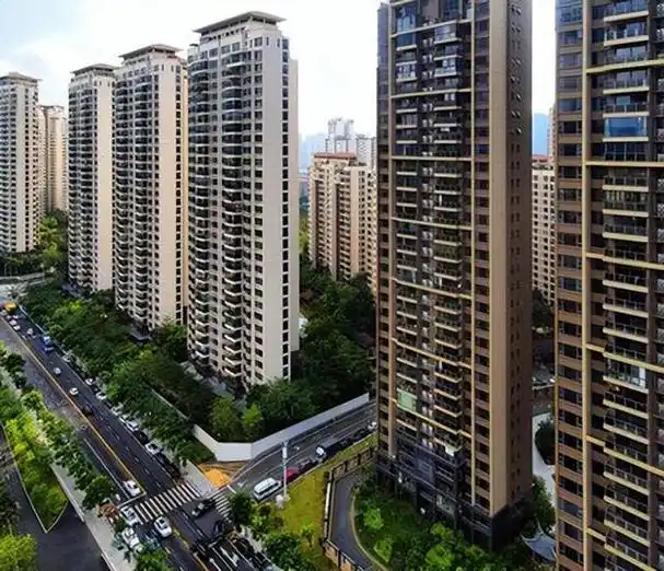 而最近几年很多朋友在买房的时候,反而更愿意选择老小区,而不是新建的