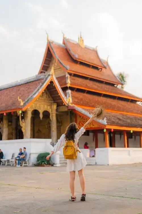 老挝遍地都是美女,她们到了18岁不结婚生子就会被人嘲笑