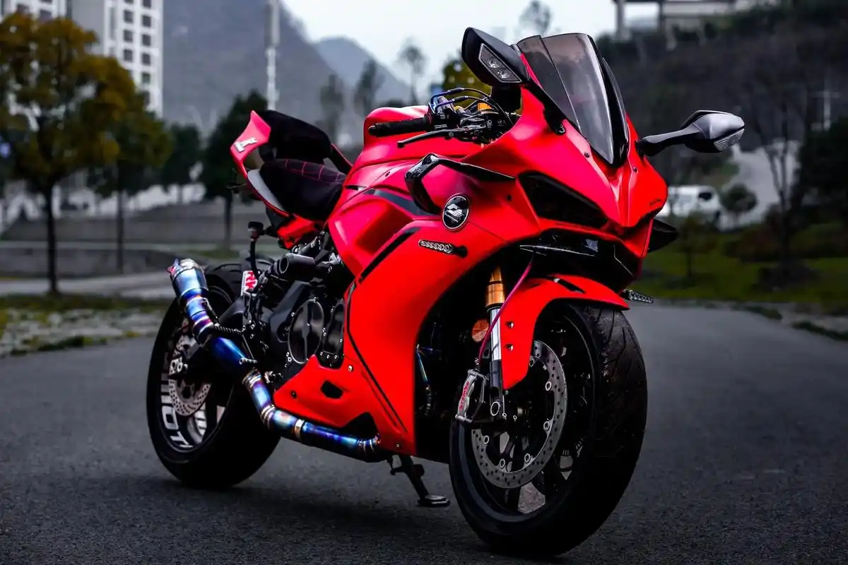 很庆幸,在这个年纪遇到了你#机车壁纸 #机车摄影