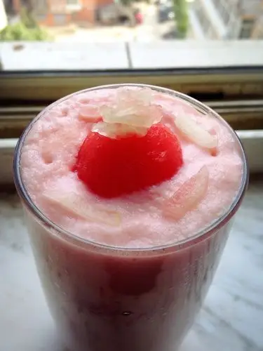 云朵上的西瓜牛奶