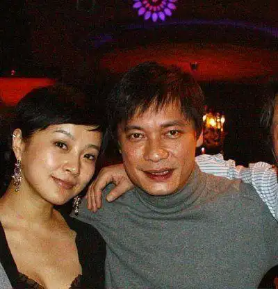 p>苏岩,1974年9月5日生于山东省济南市,中国内地女演员,毕业于 a