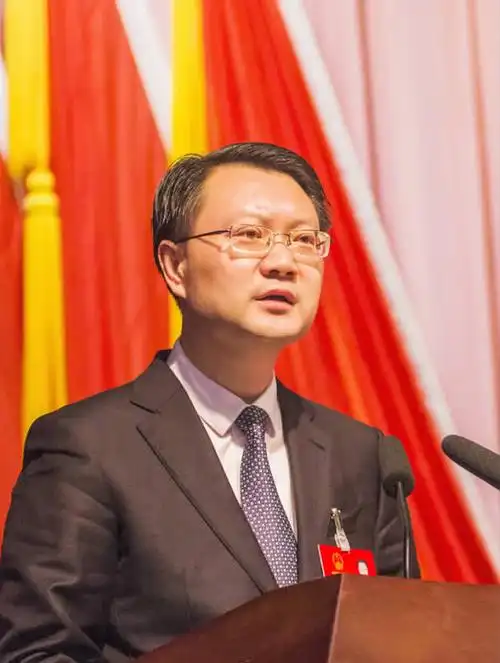 区十六届人大二次会议昨开幕