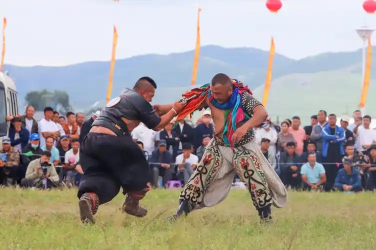 赛马,摔跤,射箭……这些传统的竞技项目,不仅展现了蒙古族人民的英勇