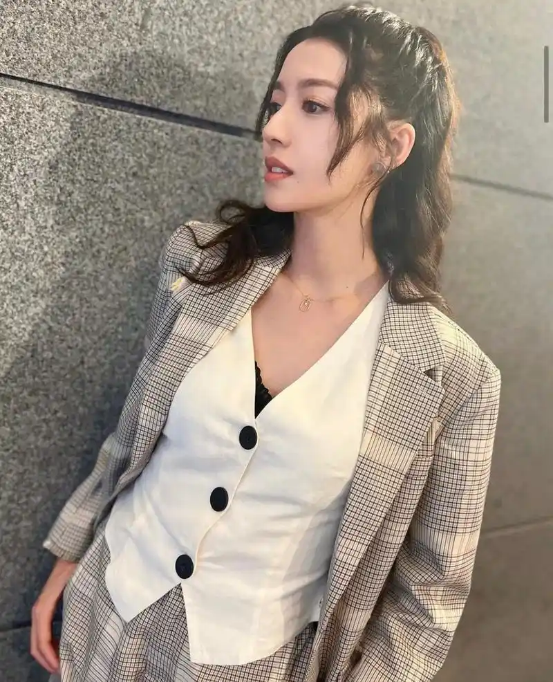 蔡思贝伦敦街拍.