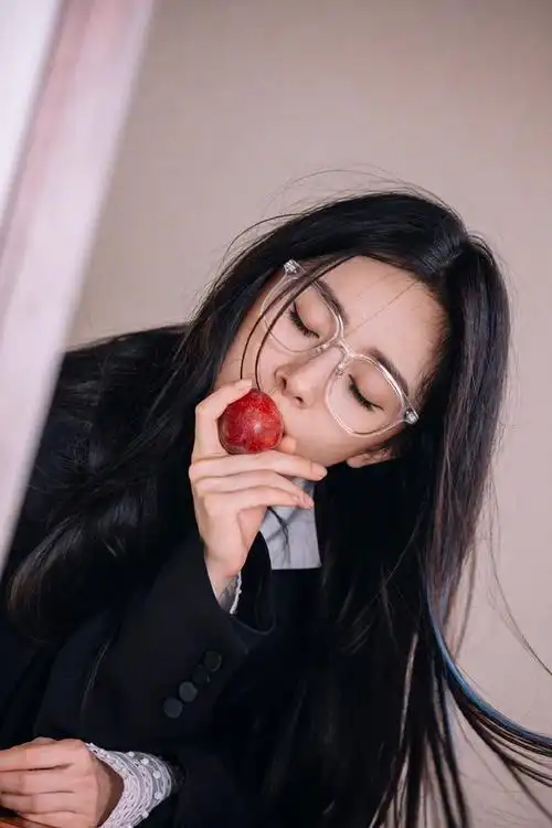 杨幂时尚健康金九封面