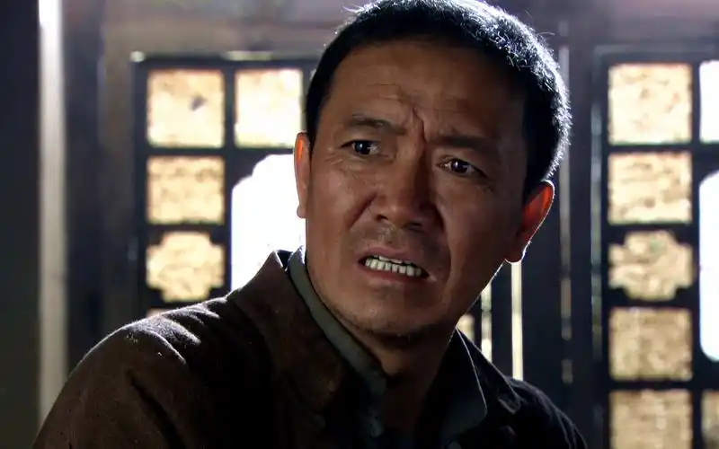 闯关东04,傻小子为了救姐姐,立了生死状,恶斗两米多高的壮汉