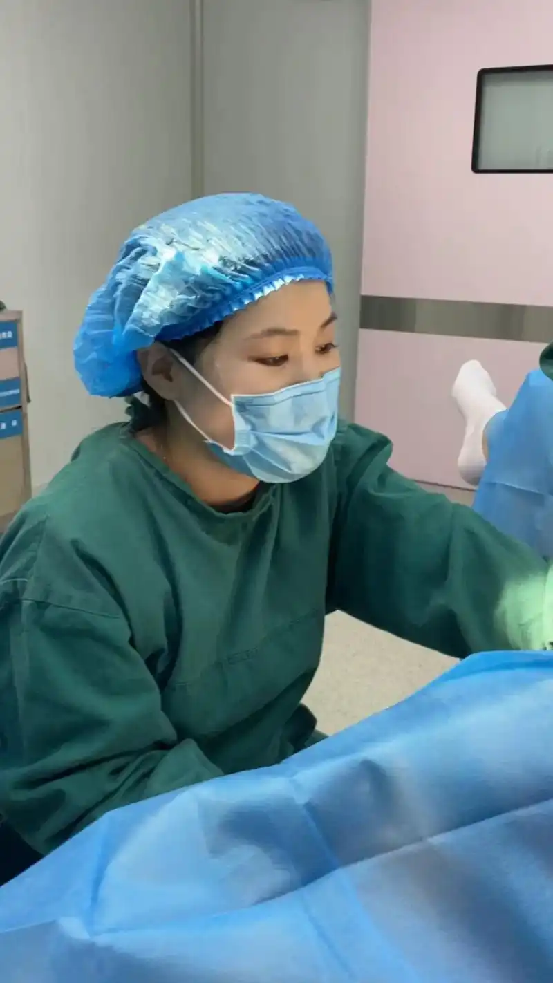 生娃就像一道"分水岭".刚做的这台手术是一位顺产2胎的宝妈3 - 抖音