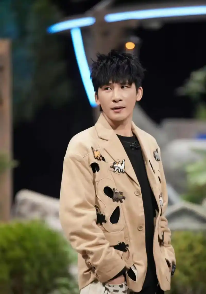 极限挑战第九季阵容官宣##极限挑战顶峰相聚海报#不惧困难,无畏挑战.@