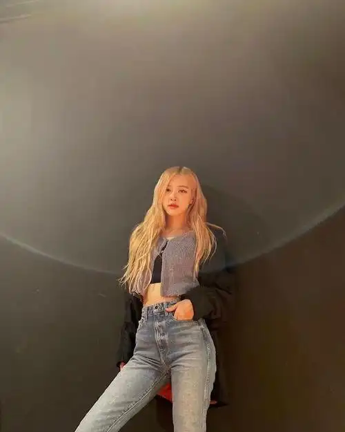 rose朴彩英被传将和霉霉(泰勒斯威夫特)合作