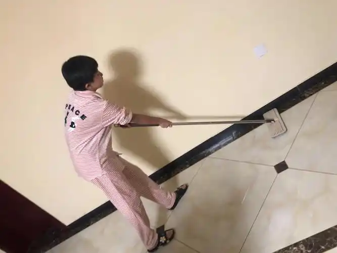 家庭集体大扫除