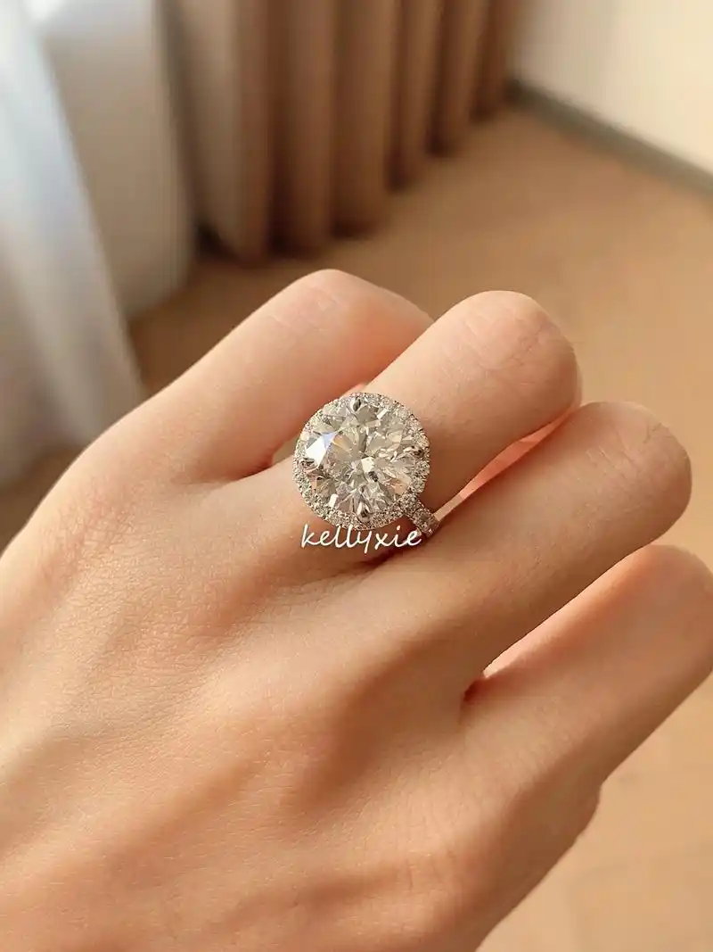 感谢vip分享 5克拉钻戒 8号手寸显得钻石特别大