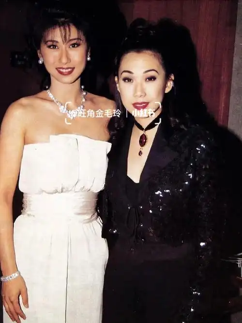 1985年,凭借主演电影《上海之夜》的主题曲《晚风》入围第4届香港电影