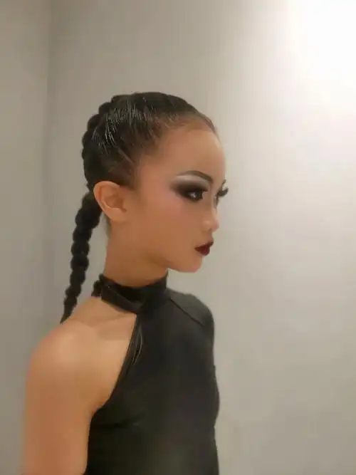 今日份拉丁舞团妆.今天外出化团妆了!已经n次化拉丁妆了,妆容 - 抖音