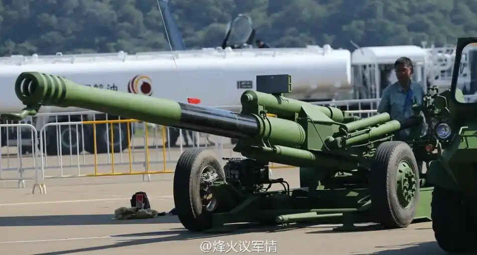 中国空降兵超轻型榴弹炮珠海亮相