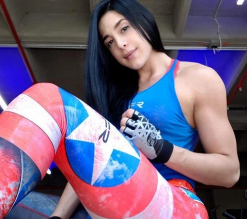 巴西医学女博士爱健身,臀腿肌肉强壮,精致腰臀比造就火辣身材!