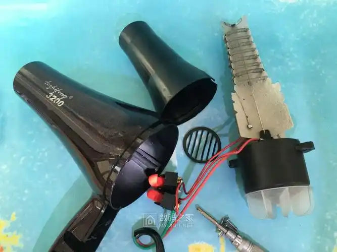 拆解澳之风3200电吹风发现神秘物质