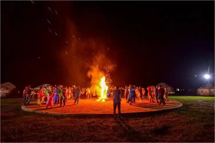 原始篝火晚会,欣赏优美的马头琴述,长调,呼麦等蒙古特色音乐艺术!