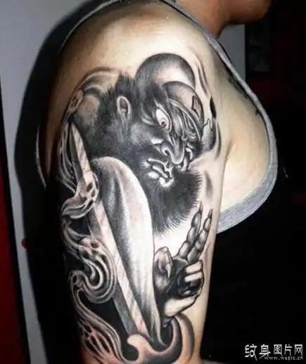手臂钟馗纹身图案,驱邪消灾的最佳选择之一