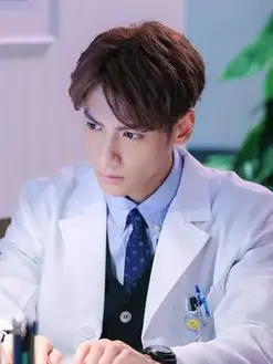 申赫(罗云熙饰演)