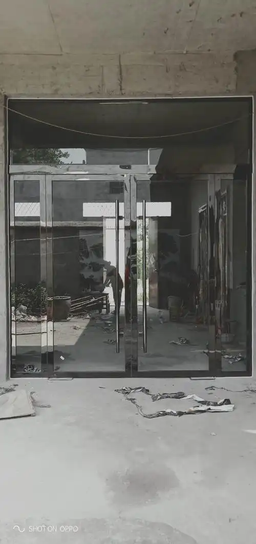 黑钛金不锈钢边框钢化玻璃门
