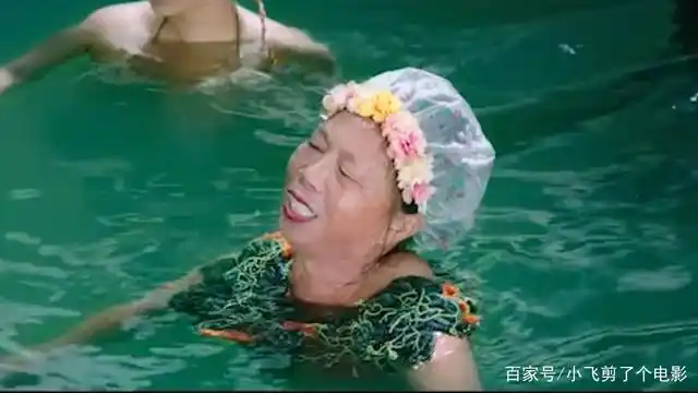 油漆工偶尔跑跑龙套,后来西游降魔篇剧组要找四个丑老太太,张美娥就和