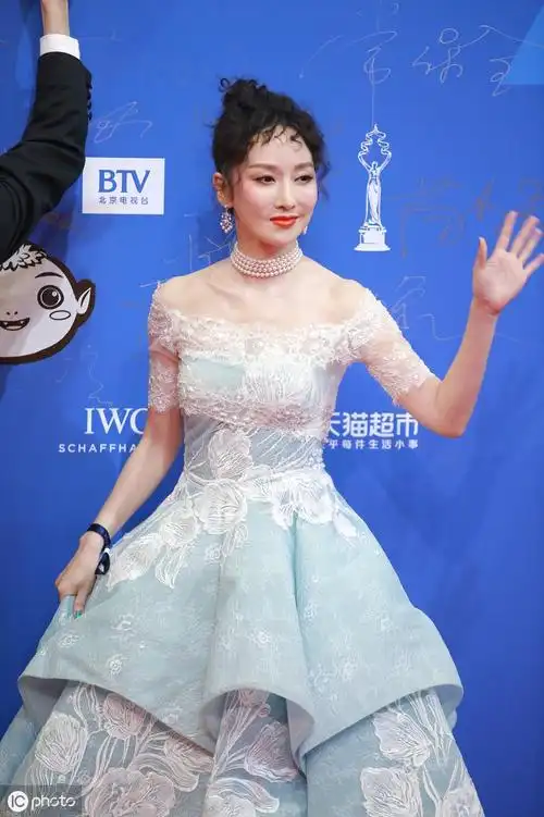 女歌手萨顶顶个人相册