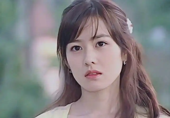 当年在《夏日香气》中孙艺珍「传奇的美貌」可以说是净化身心灵,楚楚