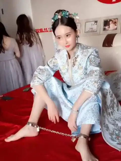 新娘戴脚镣是什么情况?