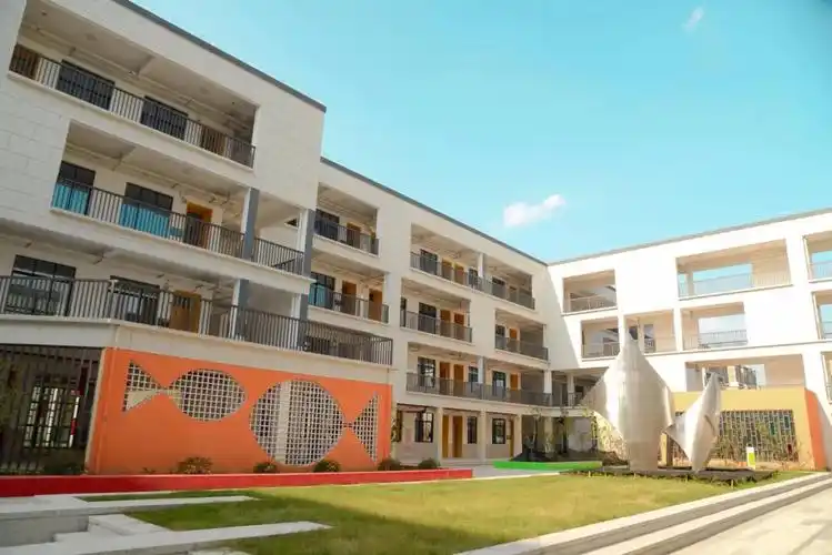 南浔水晶晶新城学校9月1日正式投入使用新南浔孔雀城祝你学业有成