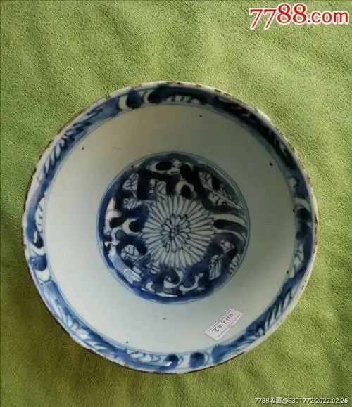 清代康熙青花留白花卉大碗