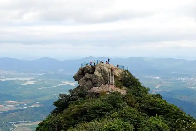 飞云顶主峰穿越,徒步壮美竹林云海,行摄行走一日游 预约报名-雪鹰户外
