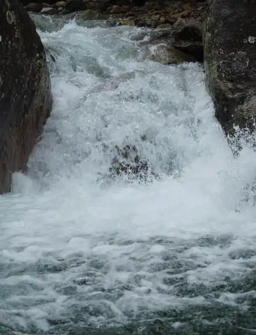 大溪源,一个隐藏在山林中的神秘溯溪地,水流湍急,挑战不断!