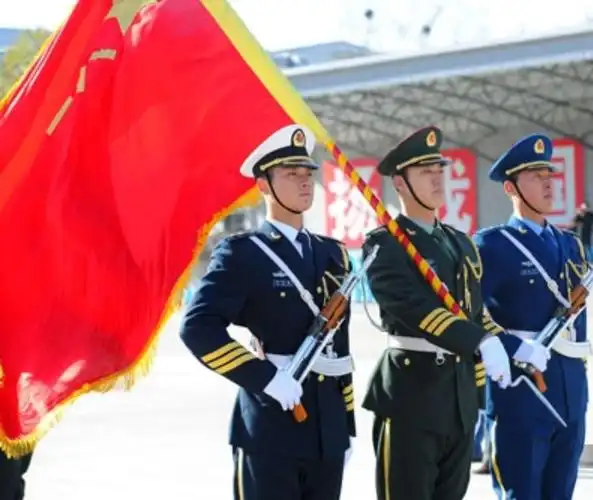英姿飒爽的中国三军仪仗队