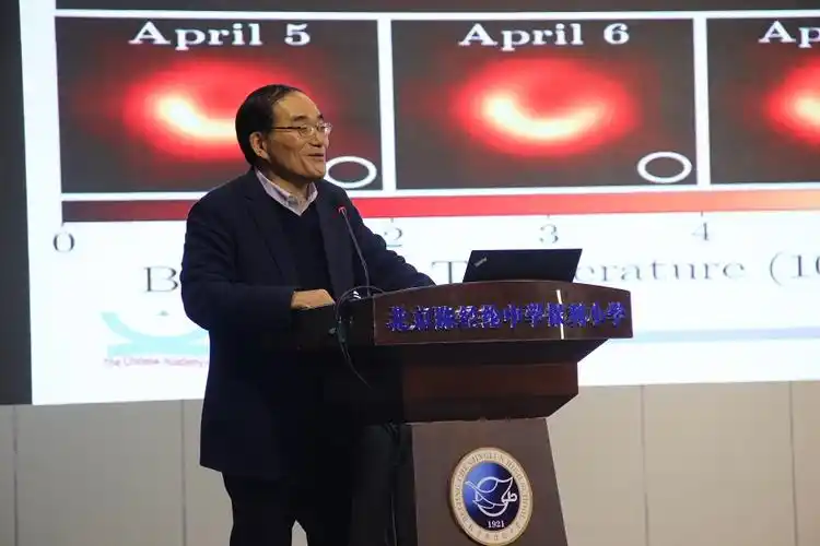 蔡荣根院士作专题报告