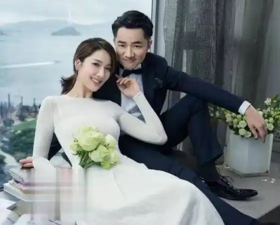 王祖蓝从富豪太太堆里捡个漏,才娶了国际华裔小姐冠军李亚男_中国香港