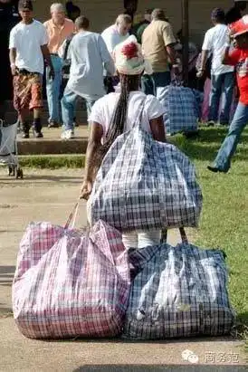 大牌出的蛇皮袋竟然要卖1万8蜜汁审美我欣赏不来