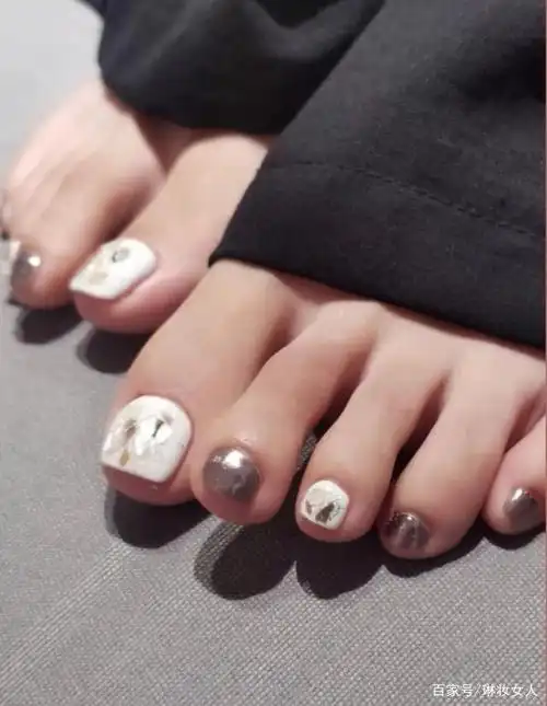 美哭!最适合夏天的十级显白脚美甲合集(一)来了