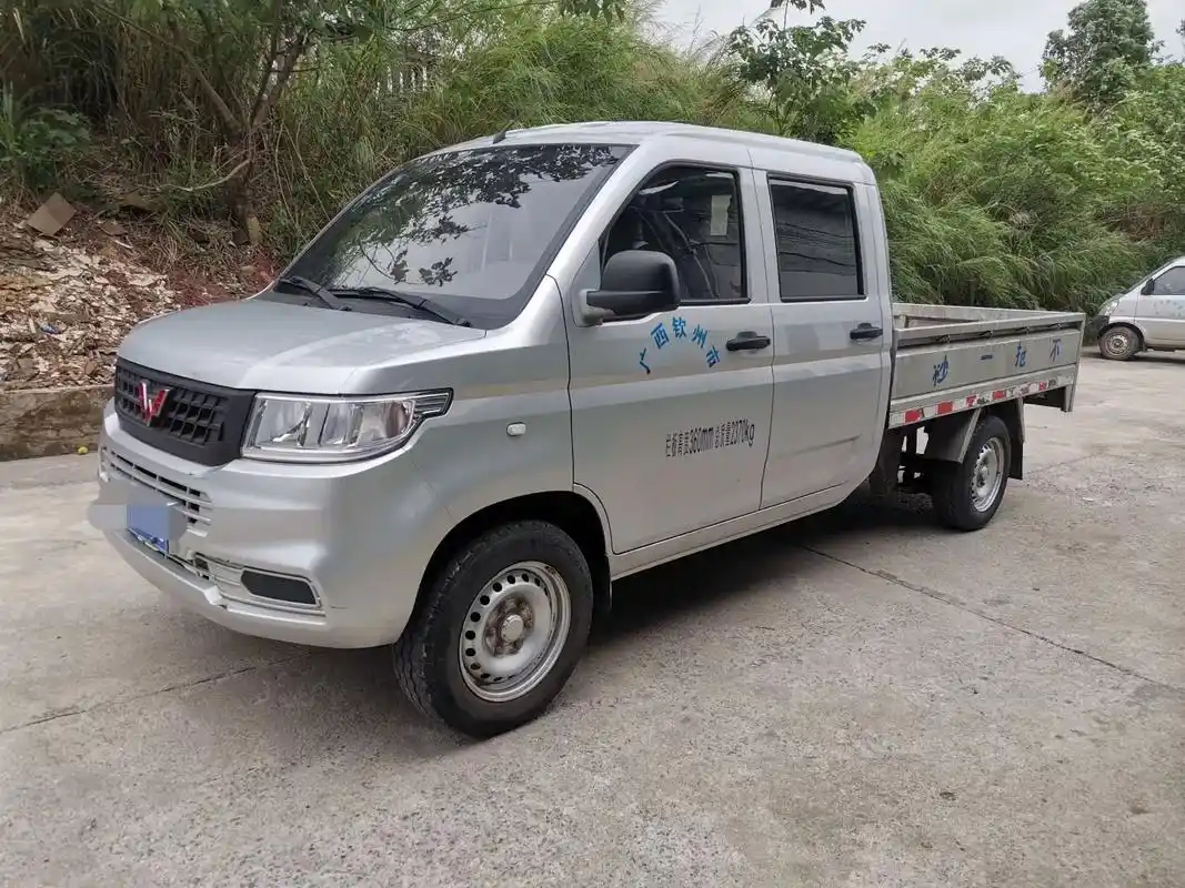 钦州二手货车二手五菱神车钦州本地一手2020年7月五菱新卡双排平板货