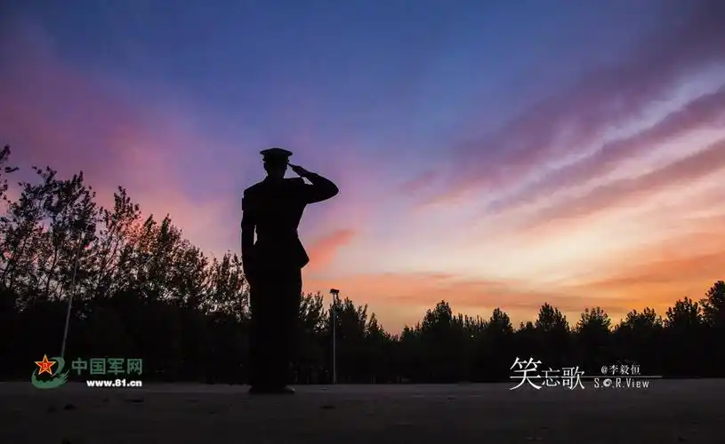 军人的背影